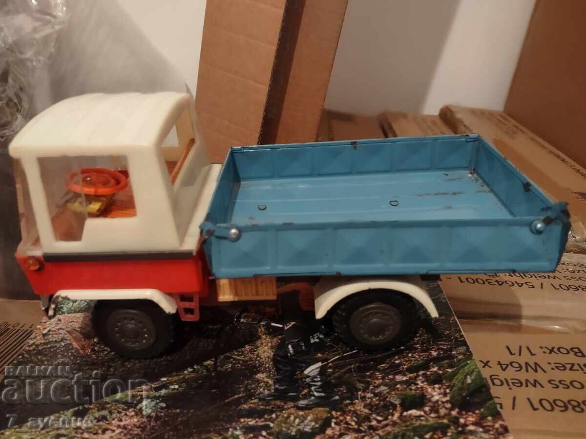 Delivery of Old children's toy, metal, used 22.10.2025