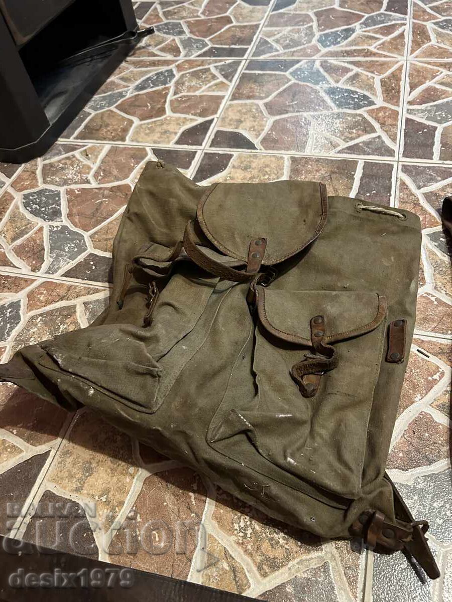 Auction  Rifle case, backpack and belt made of natural leather