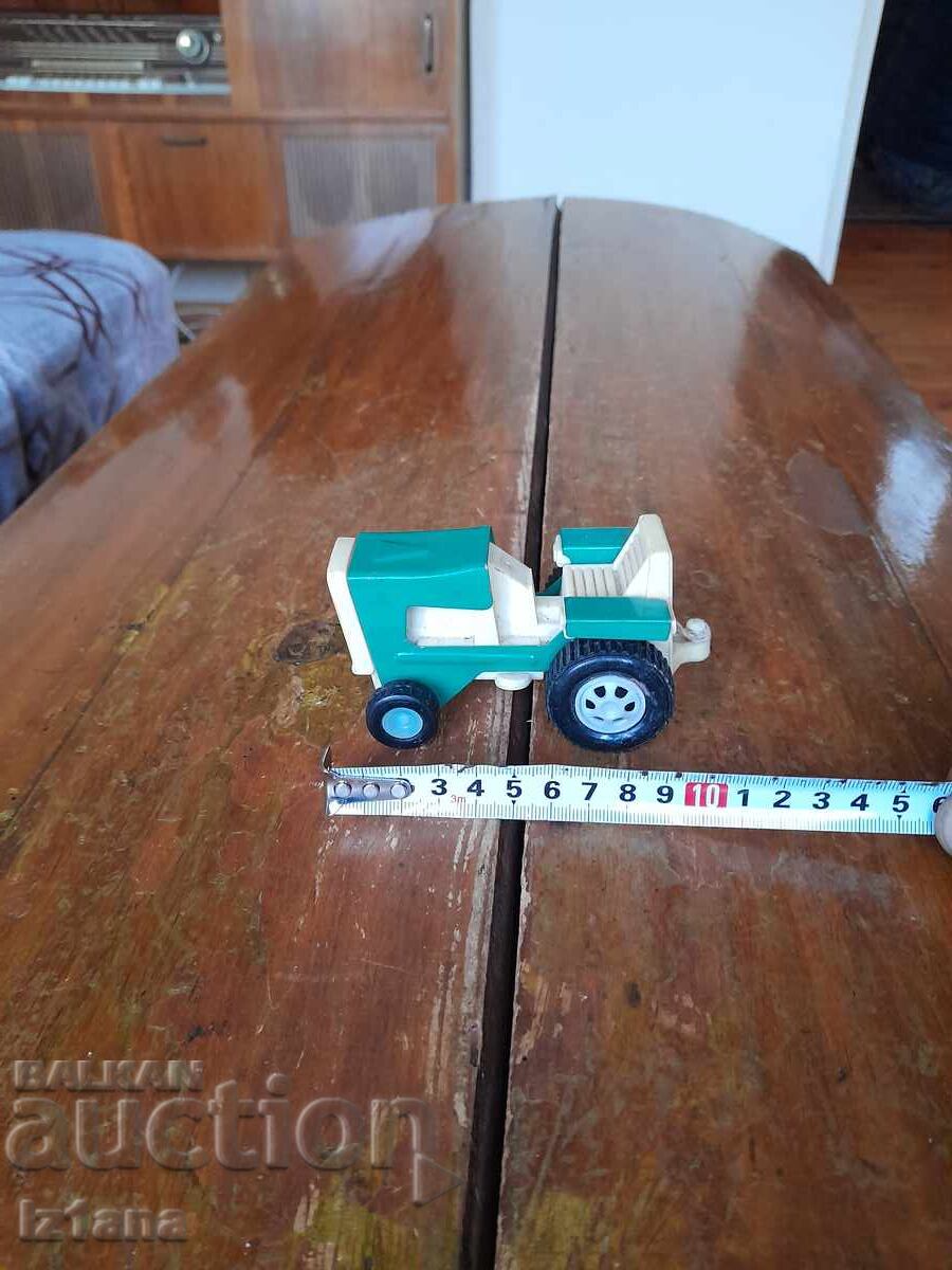 Доставка на Стара играчка трактор