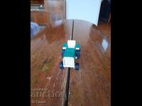 Стара играчка трактор