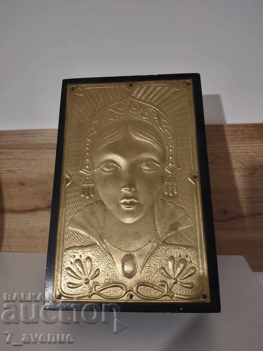 Стара употребявана интересна кутия от 70те  22.10.25 с цена 69.00 лв. | € 35.28