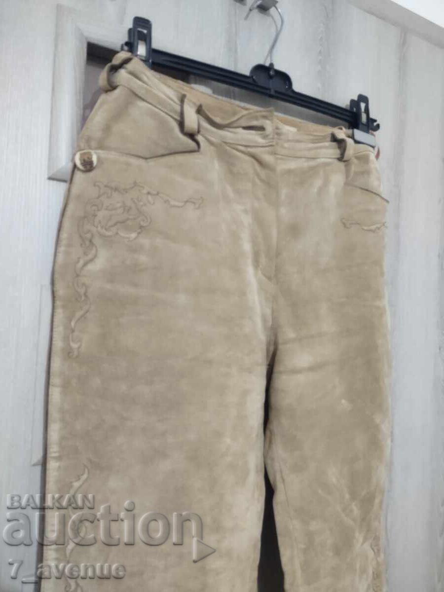 Pantaloni de damă, piele naturală, articol vestimentar superb, 22.10.25 cu preț 69.00 BGN | € 35.28