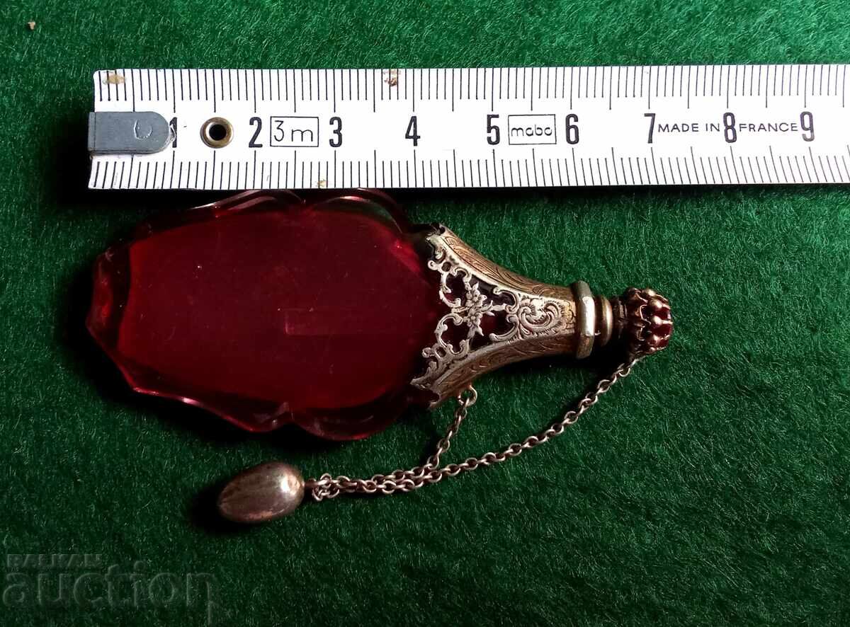 Античен викториански флакон за парфюм от 1890г с цена 650.00 лв. | € 332.34