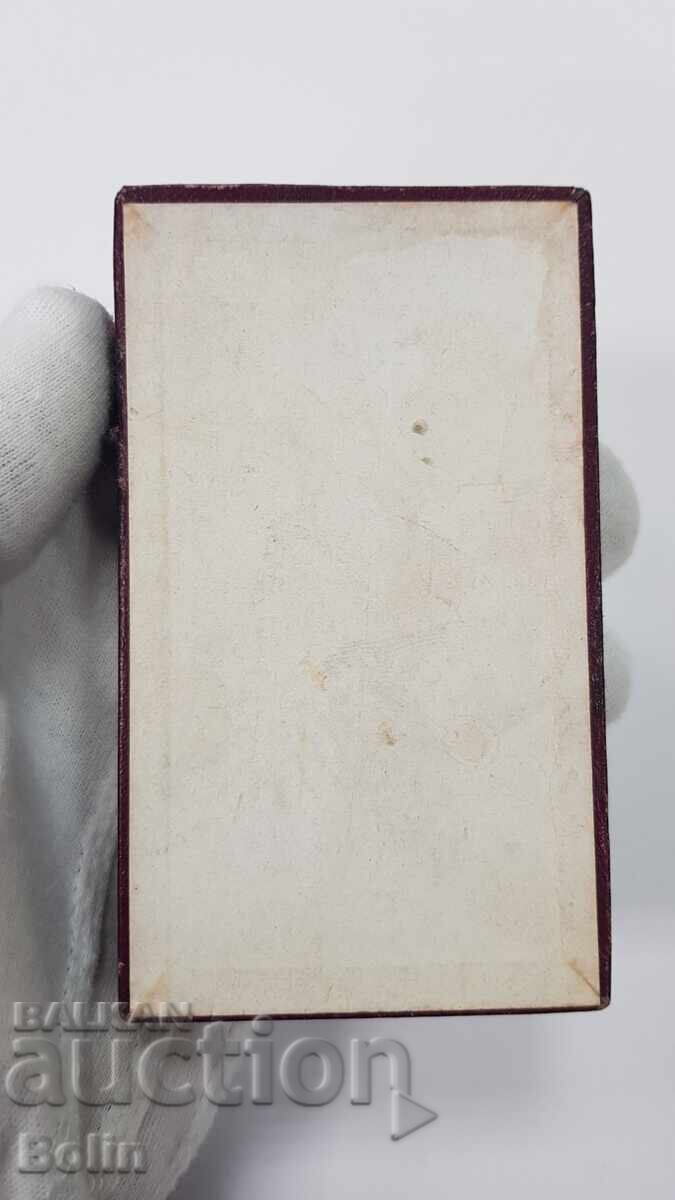 Доставка на Прекрасна царска кутия за Бронзов Медал За Заслуга с корона Доставка на Прекрасна царска кутия за Бронзов Медал За Заслуга с корона