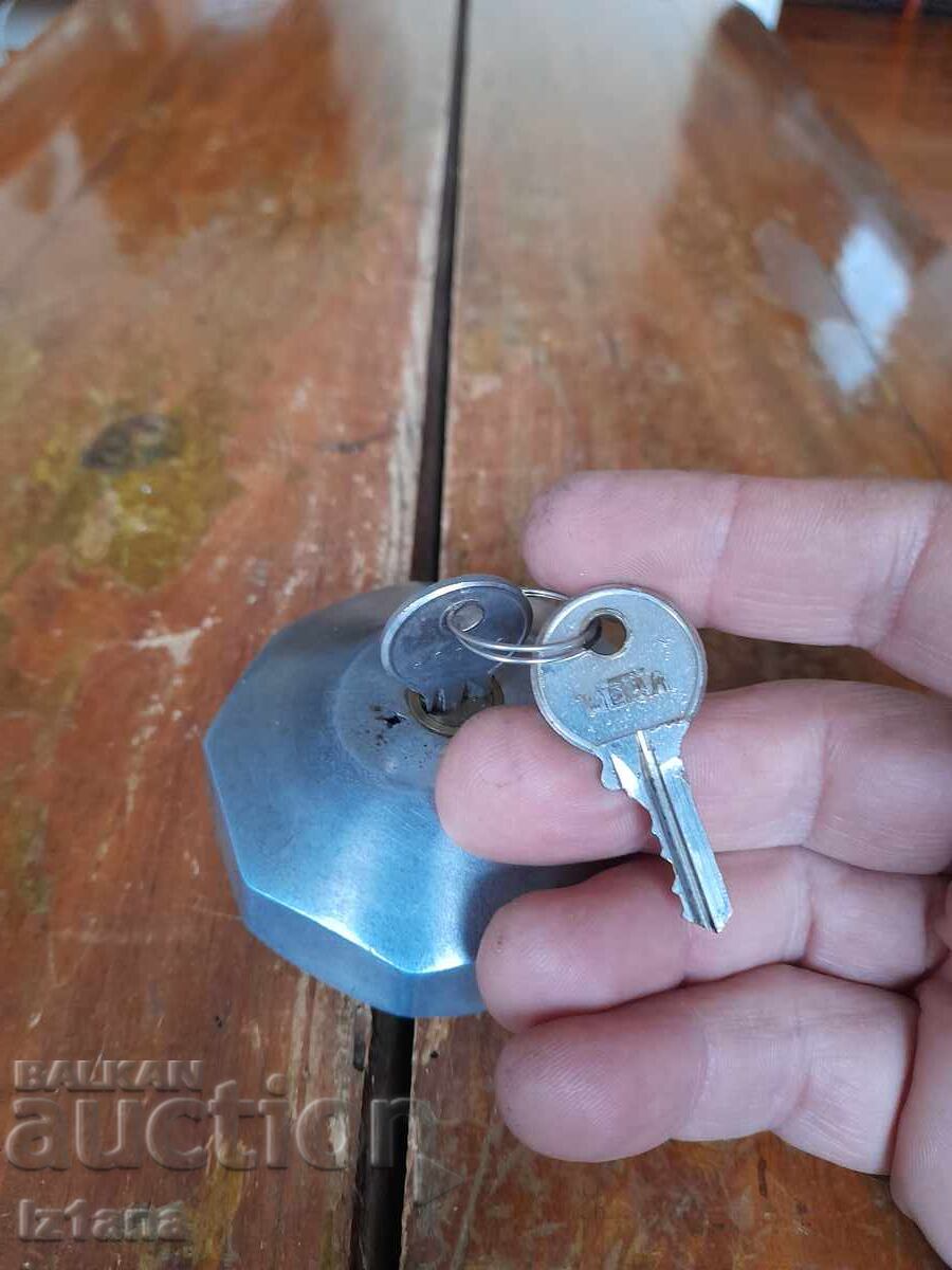 Auction  Old tank cap