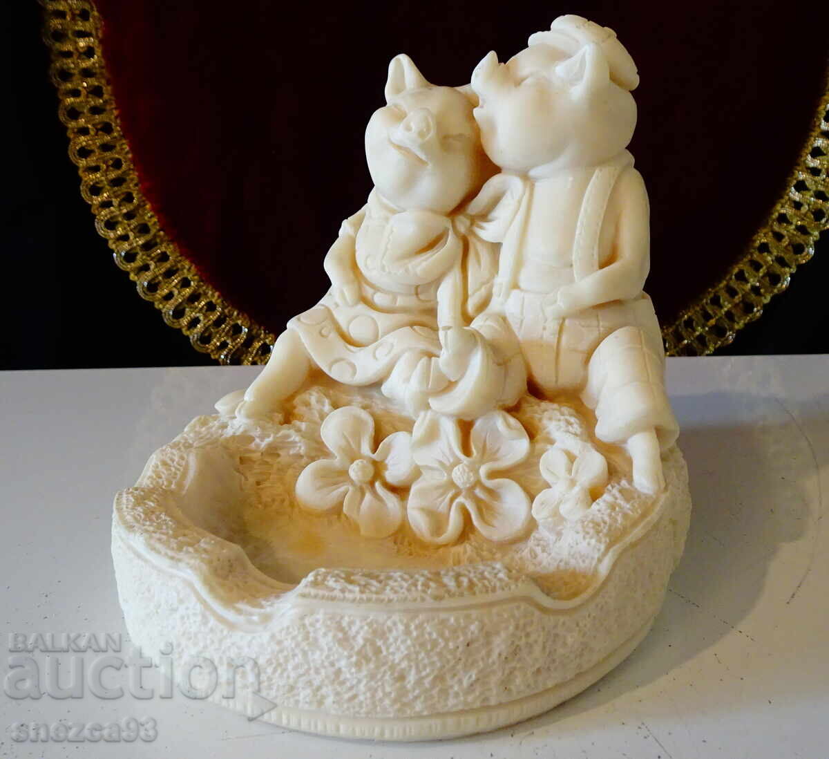 Ashtray with the Figure of Two Piglets, Faro Italy with price 29.00 BGN | € 14.83 Ashtray with the Figure of Two Piglets, Faro Italy with price 29.00 BGN | € 14.83