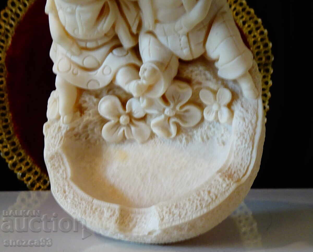 Auction Ashtray with the Figure of Two Piglets, Faro Italy Auction Ashtray with the Figure of Two Piglets, Faro Italy