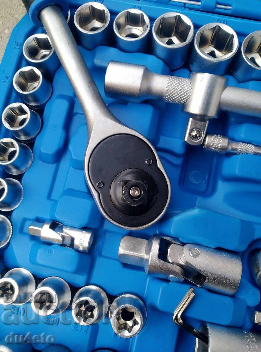 Auction  Toolbox Gidoria 108 pieces chrome vanadium MAXFINE