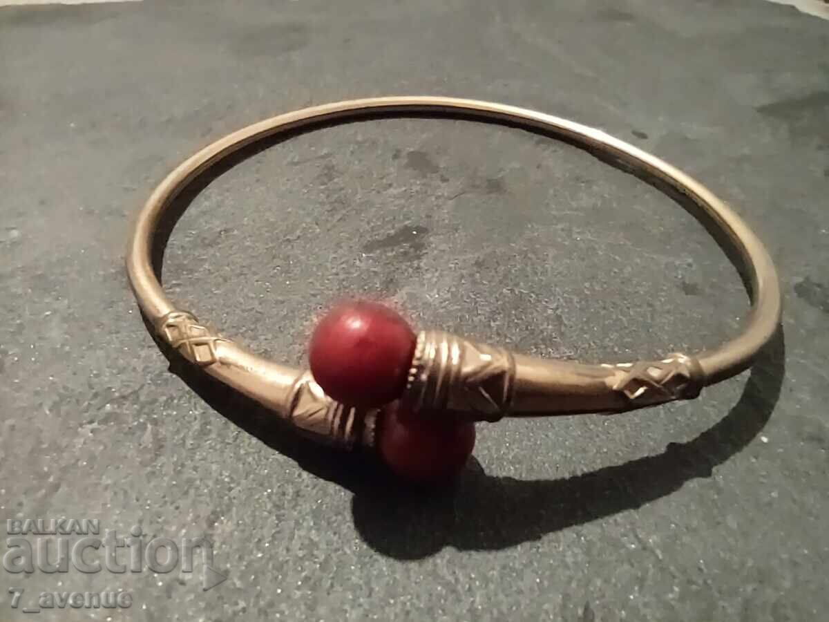 Delivery of Effective very old bracelet, relief 22.10.25