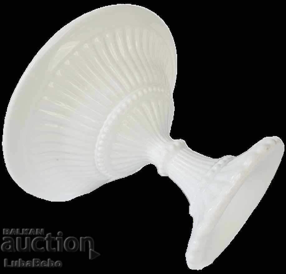 Delivery of Fruit bowl made of milky white glass Delivery of Fruit bowl made of milky white glass