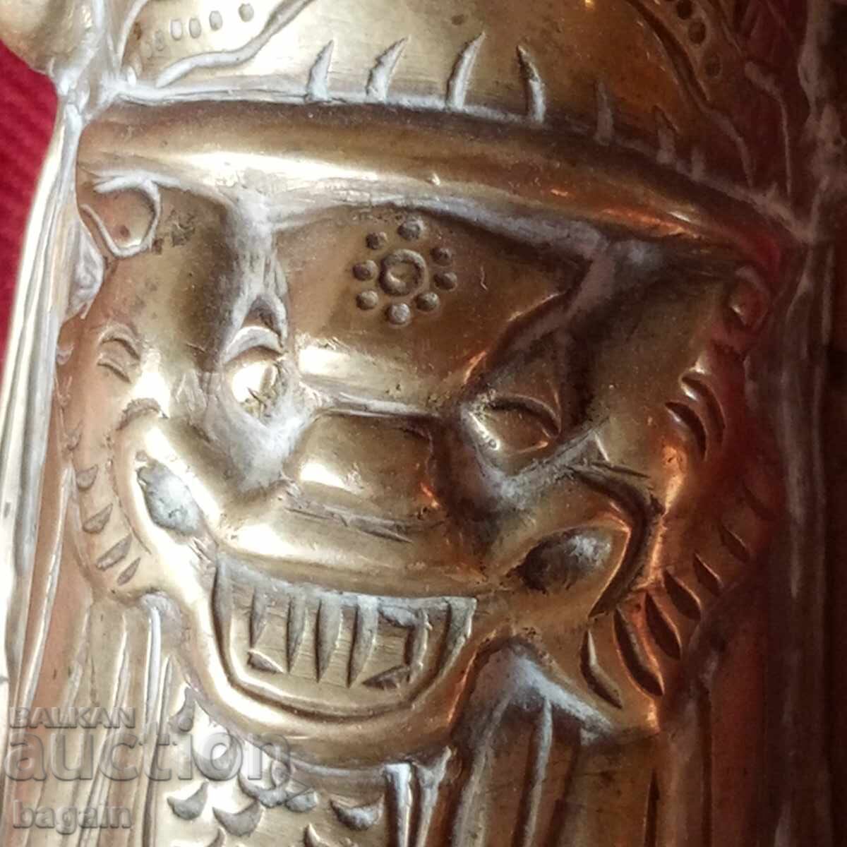 Statuie de bronz a unui războinic cu preț 150.00 BGN | € 76.69