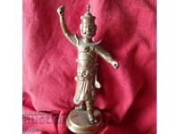 Statuie de bronz a unui războinic