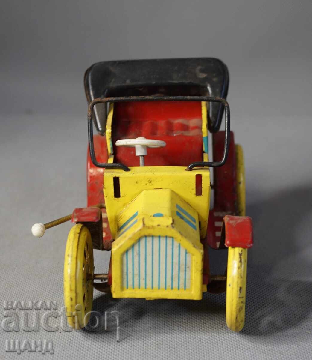 Παλιό μεταλλικό μηχανικό παιχνίδι ρετρό αυτοκίνητο μοντέλο με τιμή 10.15 BGN | € 5.19