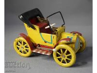 Παλιό μεταλλικό μηχανικό παιχνίδι ρετρό αυτοκίνητο μοντέλο