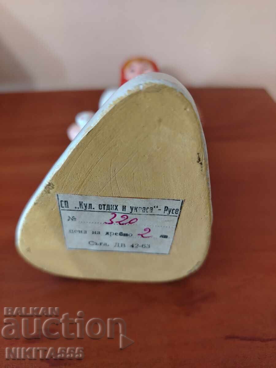 Figurină veche din ghips din orașul Ruse - Scufița Roșie - 7