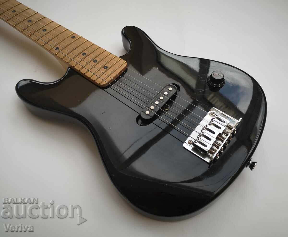 Παράδοση Ακουστική Ηλεκτρική Κιθάρα με Λουστραρισμένο Πιάνο Παράδοση Ακουστική Ηλεκτρική Κιθάρα με Λουστραρισμένο Πιάνο