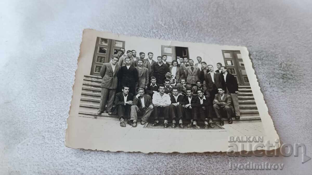 Photo Vidin Young People woman and men on stairs Photo Vidin Young People woman and men on stairs