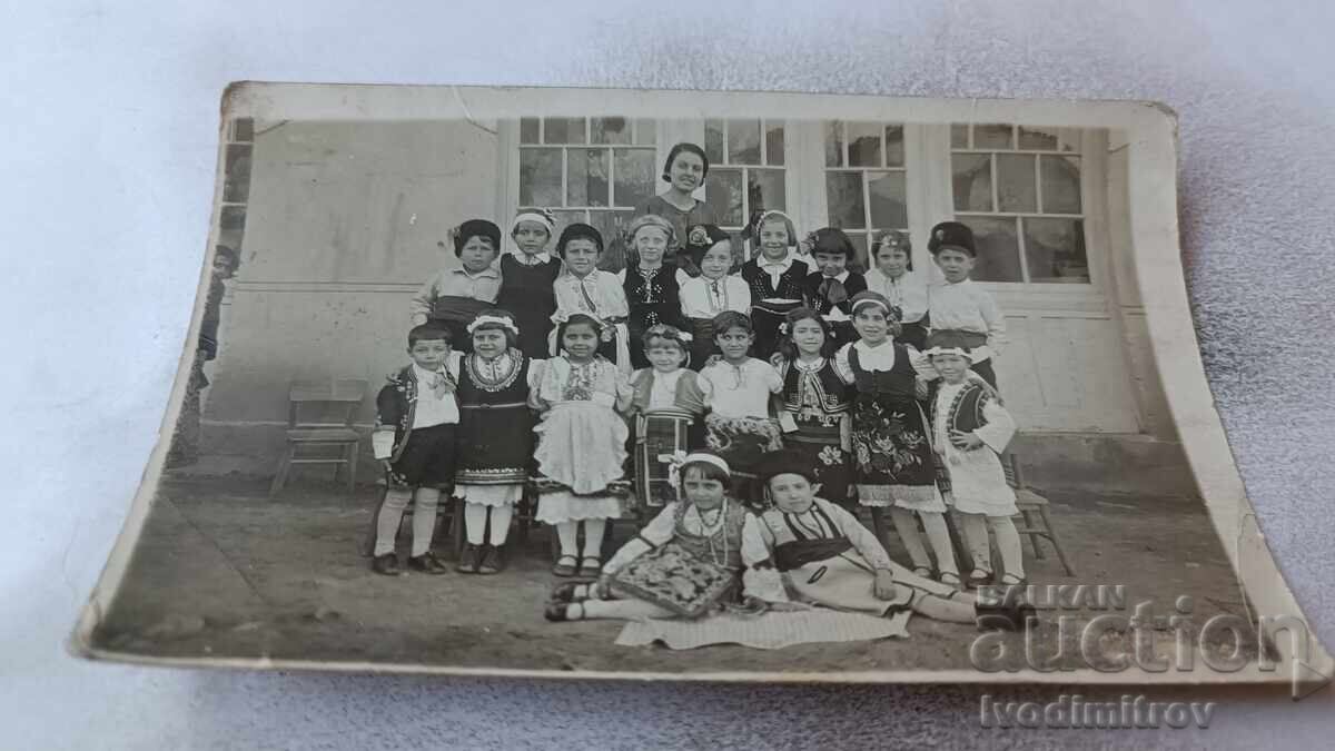 Photograph Berkovitsa Students with their teacher 1936