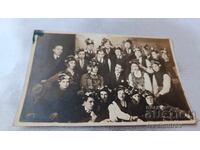 Fotografie Tineri și femei în costume de carnaval