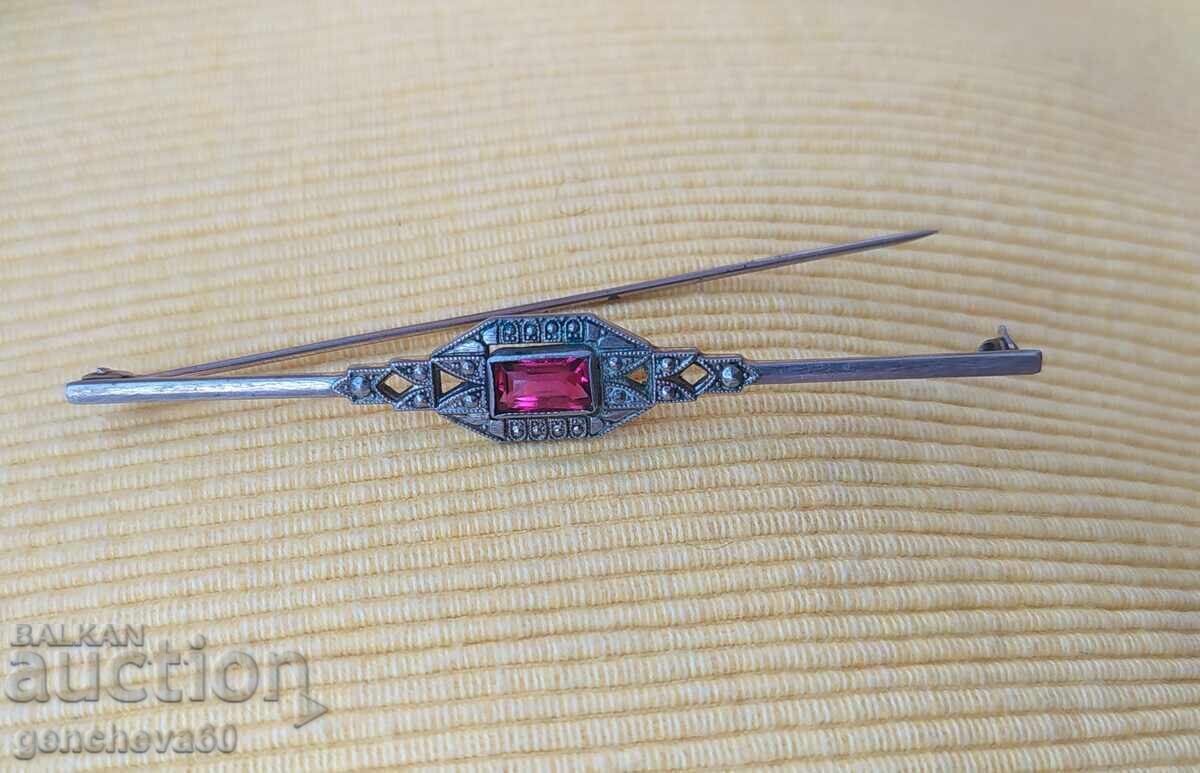 Livrarea Broșă antică din argint cu marcasite și piatră roșie