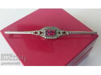 Broșă antică din argint cu marcasite și piatră roșie