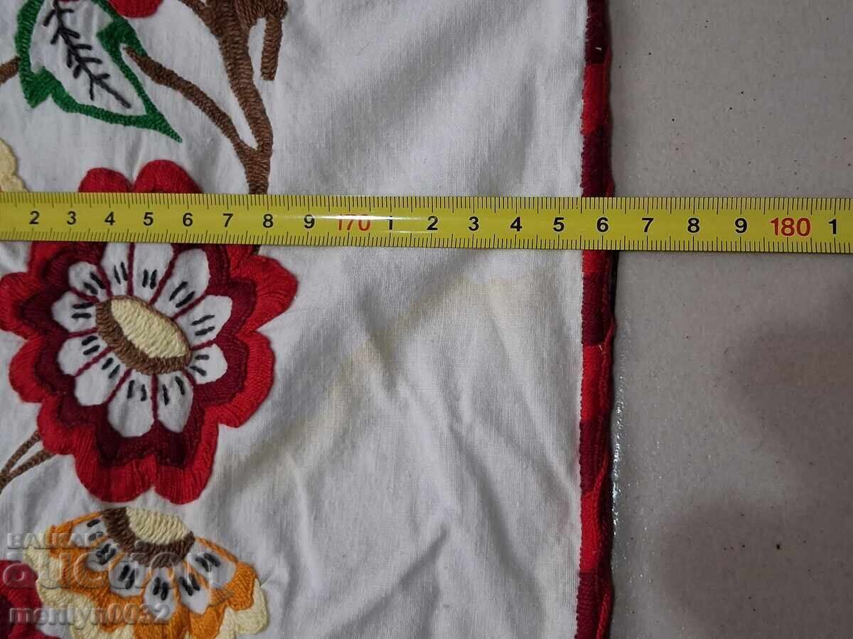 Livrarea Fețe de masă brodate 175/ 150 cm mileu dantelă