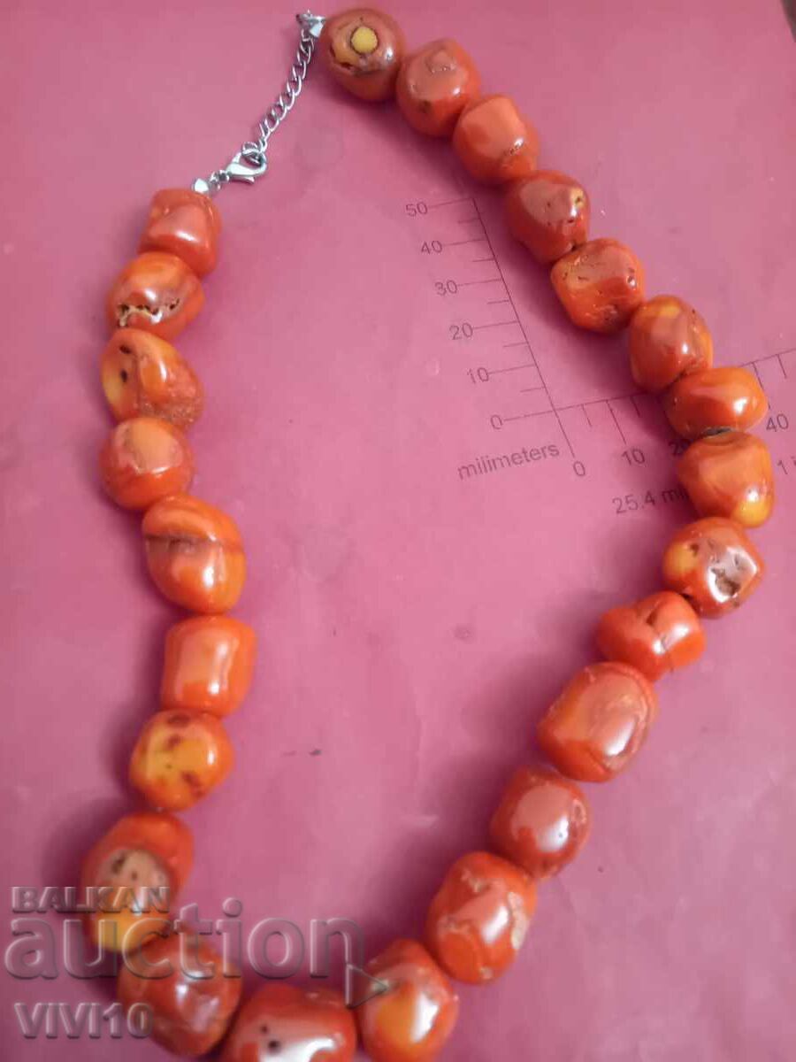 Colier vechi de coral cu chihlimbar cu preț 220.00 BGN | € 112.48