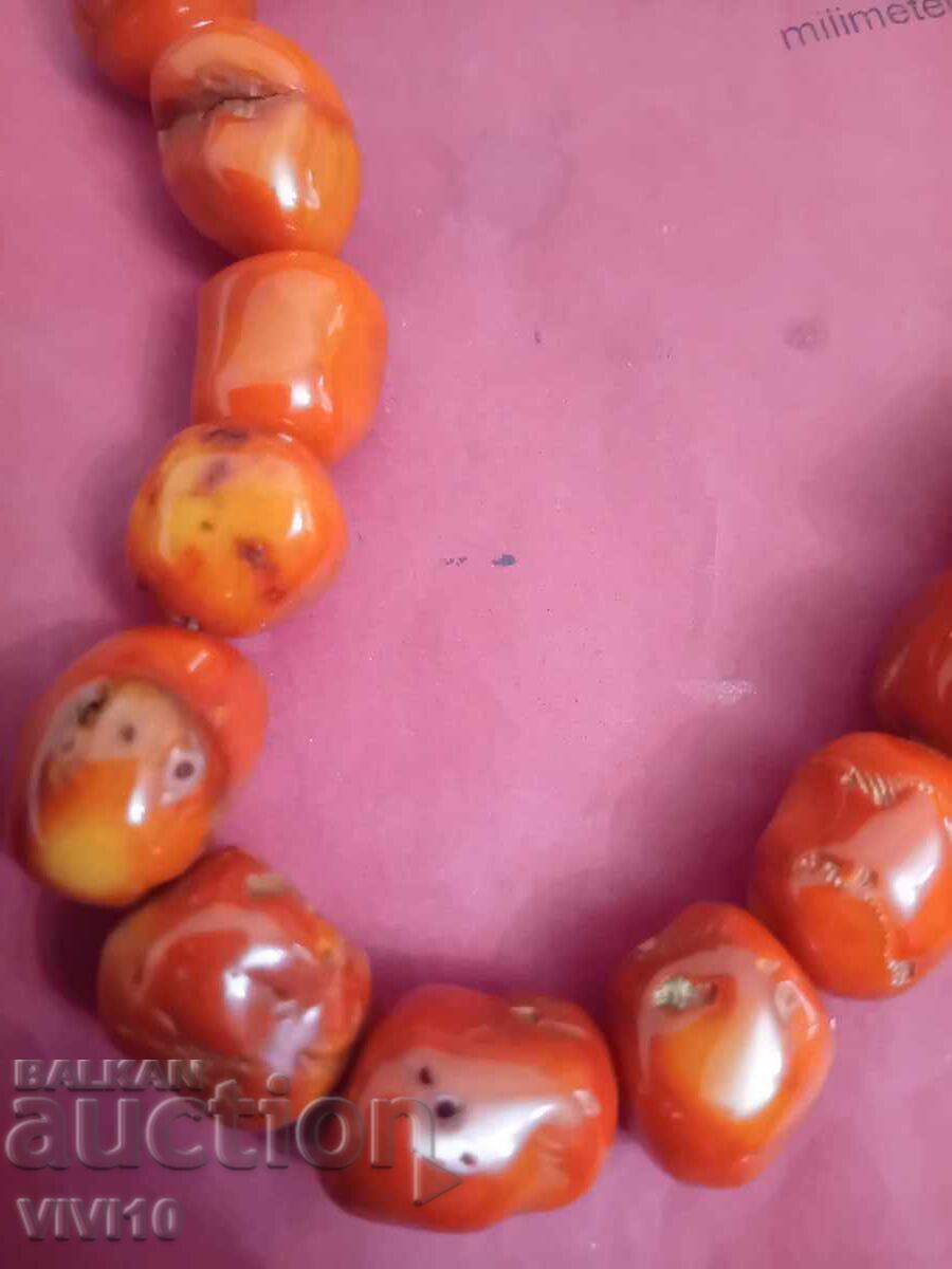 Licitație Colier vechi de coral cu chihlimbar