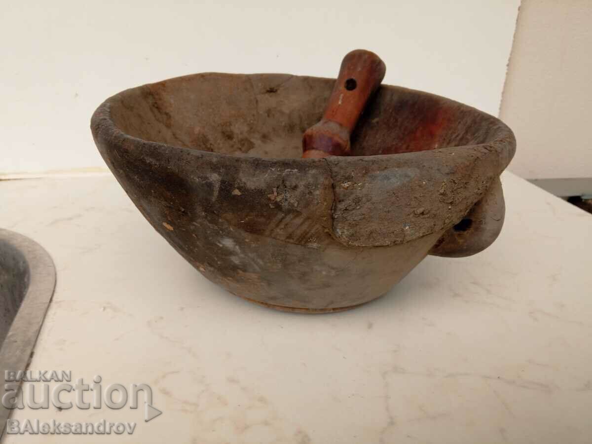 Стара дървена купа с чукало с цена 34.00 лв. | € 17.38 Стара дървена купа с чукало с цена 34.00 лв. | € 17.38