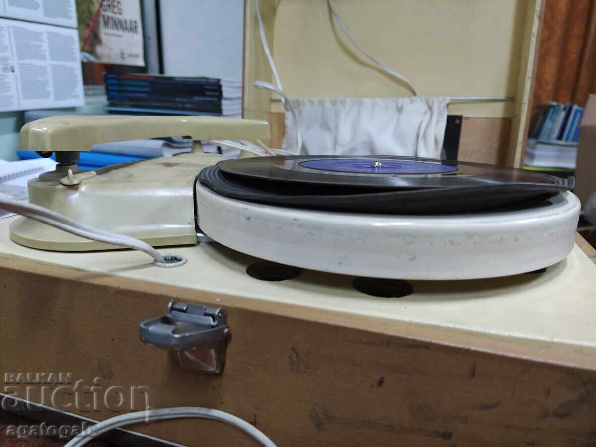 Licitație Gramofon vechi Bambino (probabil defect) Licitație Gramofon vechi Bambino (probabil defect)