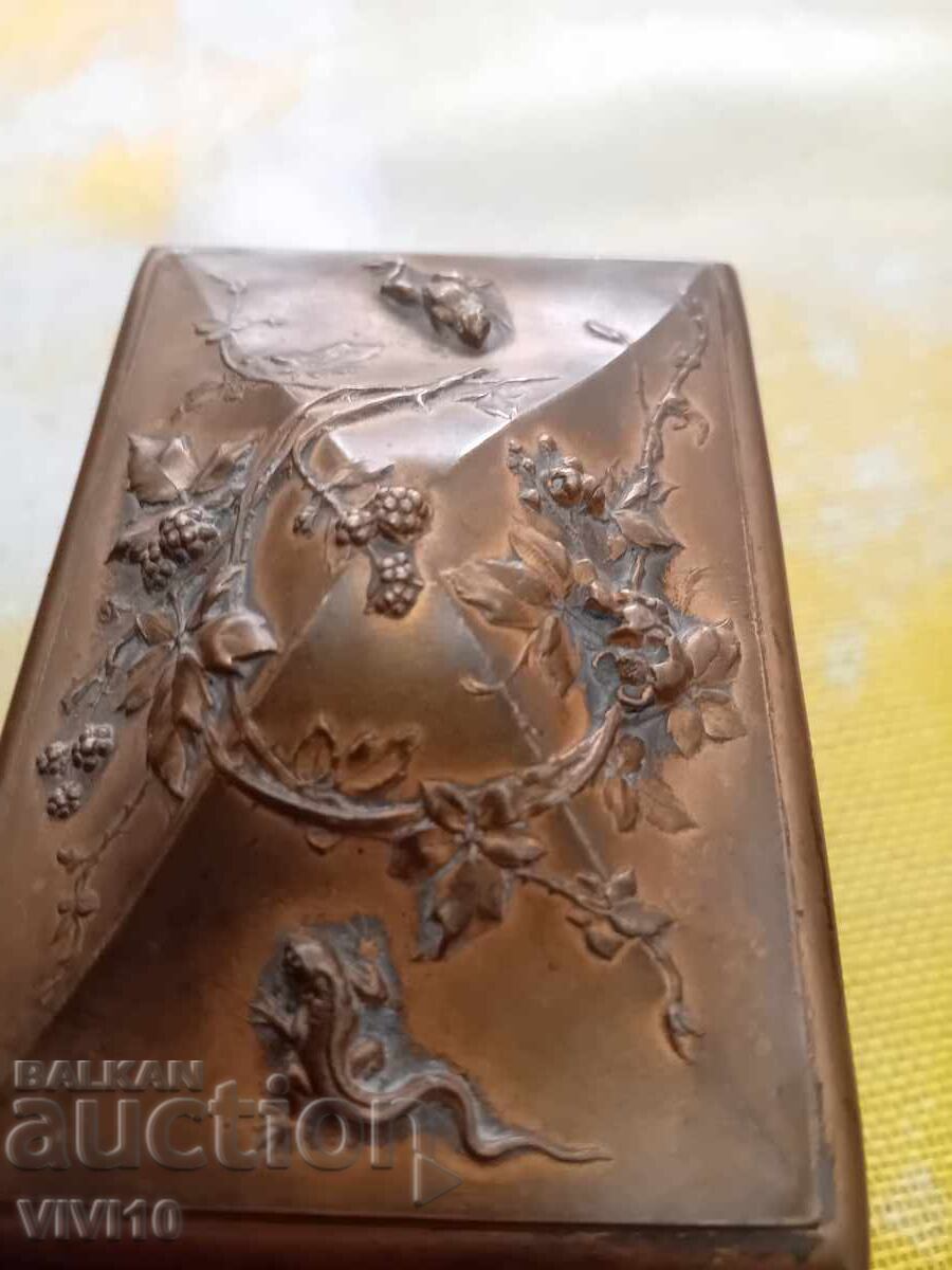 Delivery of Antique jewelry box, bronze, gilding