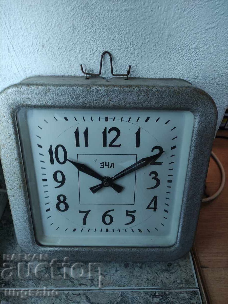 Ceas industrial ZCHL cu preț 120.00 BGN | € 61.36