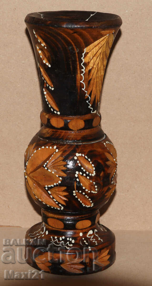 Ενδιαφέρον χειροποίητο βάζο ξυλόγλυπτο με τιμή 150.00 BGN | € 76.69 Ενδιαφέρον χειροποίητο βάζο ξυλόγλυπτο με τιμή 150.00 BGN | € 76.69
