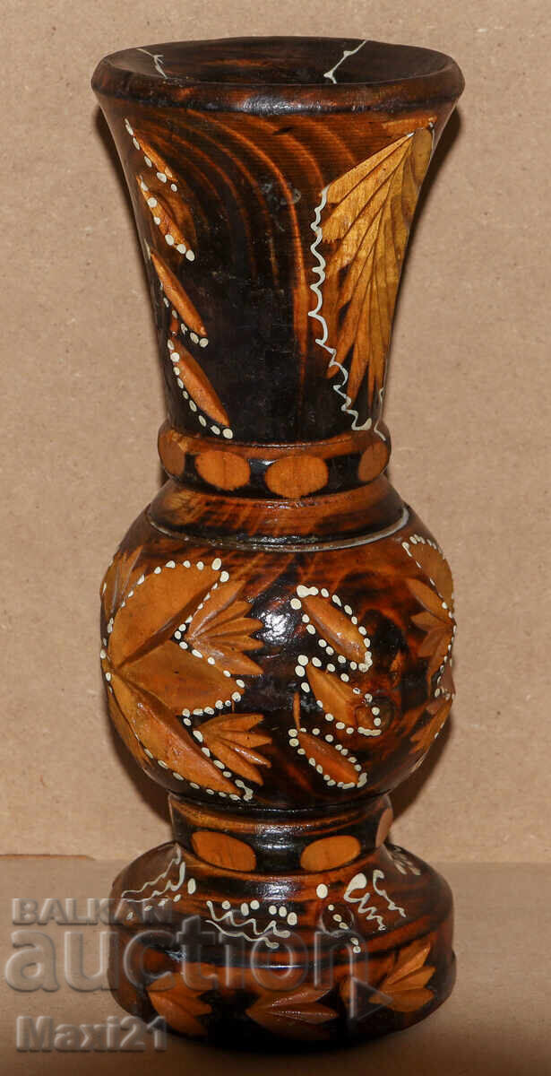 Ενδιαφέρον χειροποίητο βάζο ξυλόγλυπτο Ενδιαφέρον χειροποίητο βάζο ξυλόγλυπτο