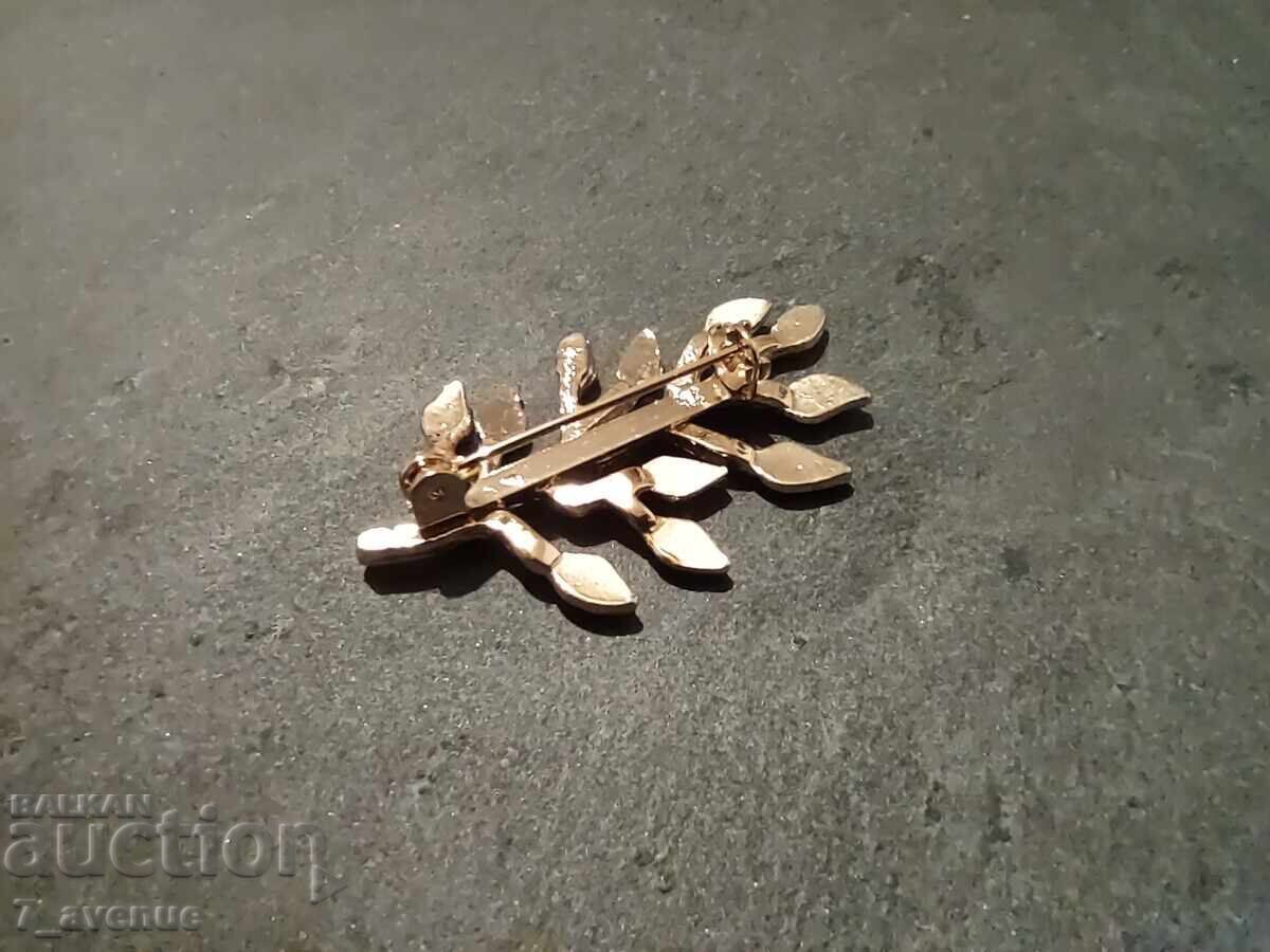 Delivery of Brooch jewelry clonk beautiful 70s 24.10.25