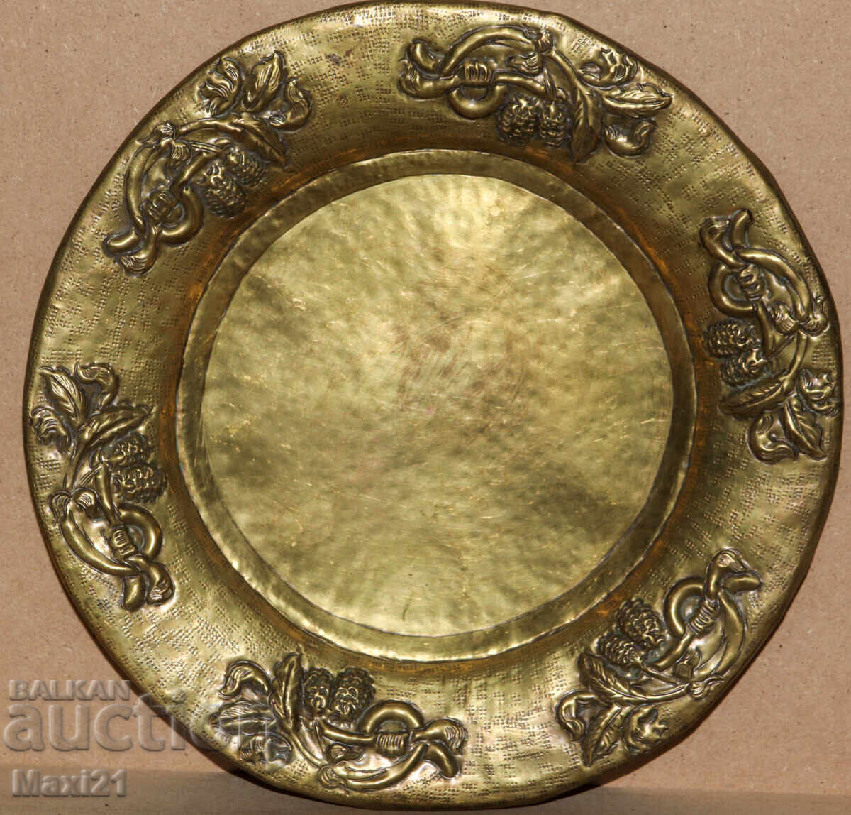Δημοπρασία Παλαιό χειροποίητο ορειχάλκινο διακοσμητικό πιάτο
