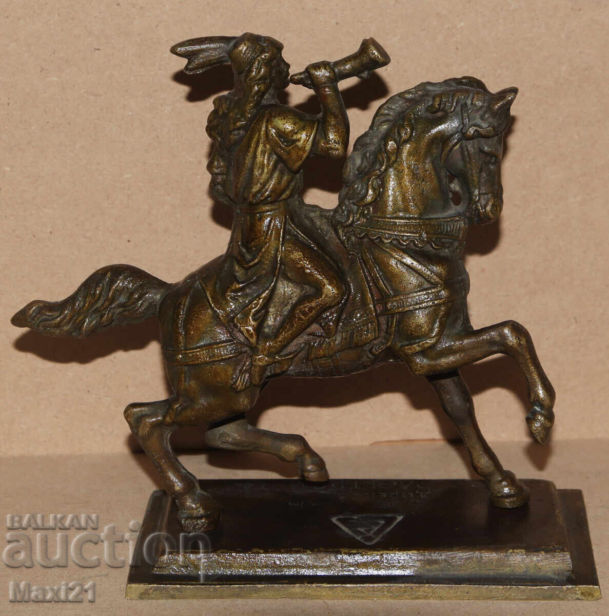 Sculptură metalică grea călăreț cu corn - 6 Sculptură metalică grea călăreț cu corn - 6