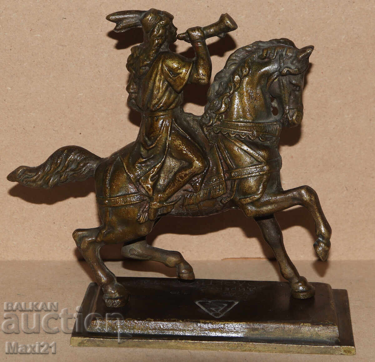 Sculptură metalică grea călăreț cu corn - 7 Sculptură metalică grea călăreț cu corn - 7