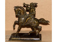 Sculptură metalică grea călăreț cu corn