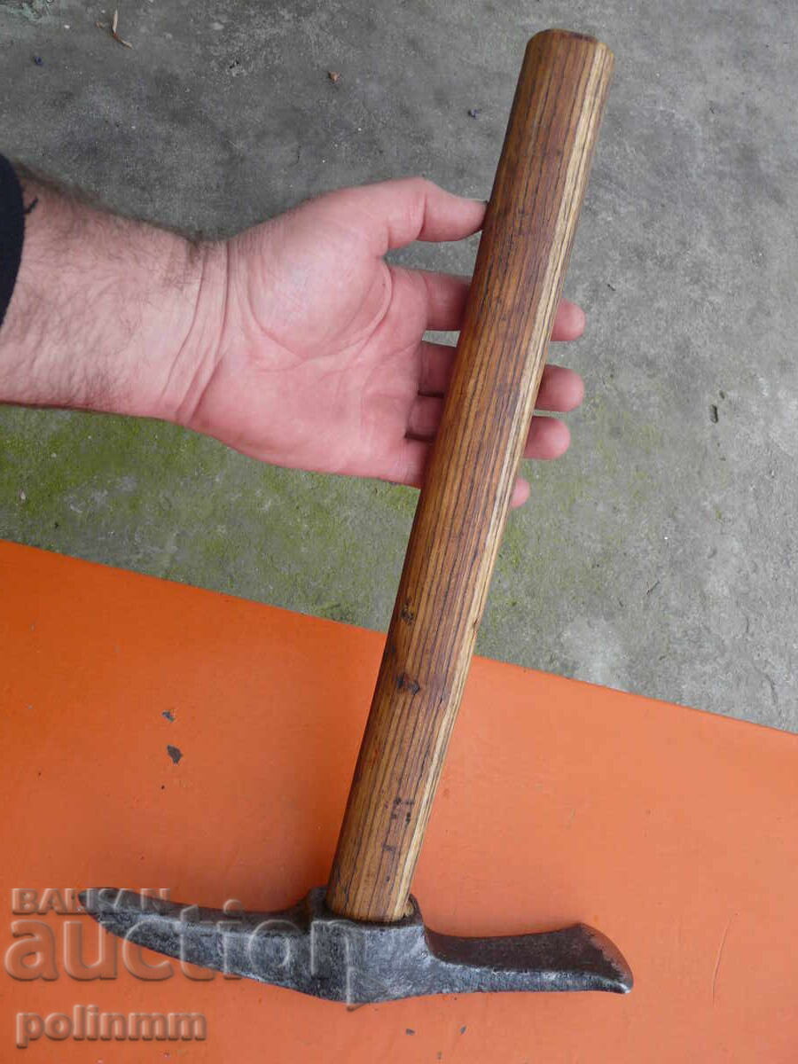 Auction Old small military pickaxe - 476 Auction Old small military pickaxe - 476