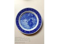 Порцеланова чиния за колекция  RORSTRАND "Mors Dag 1976".