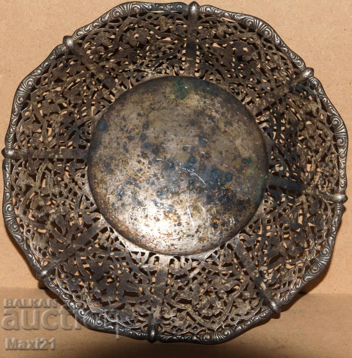 Veche fructieră argintată