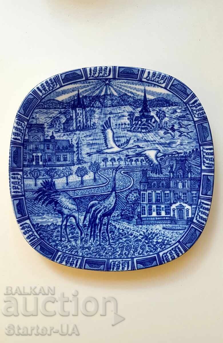 Farfurie din porțelan pentru colecție RORSTREND "Jlen 1979" Farfurie din porțelan pentru colecție RORSTREND "Jlen 1979"