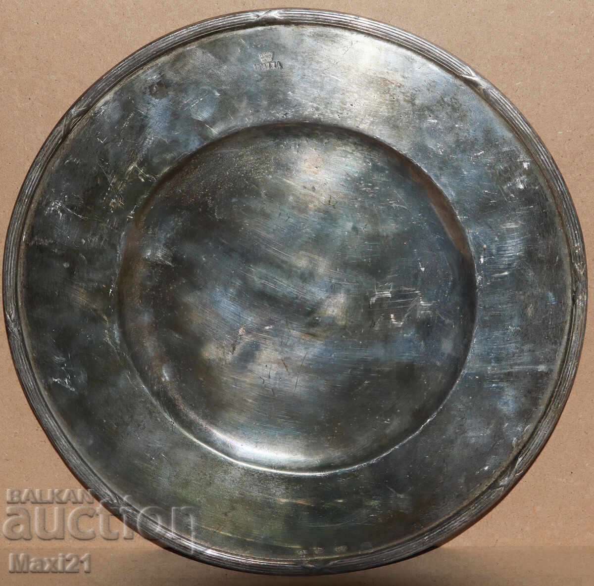 Farfurie veche italiană grea, argintată cu preț 240.00 BGN | € 122.71