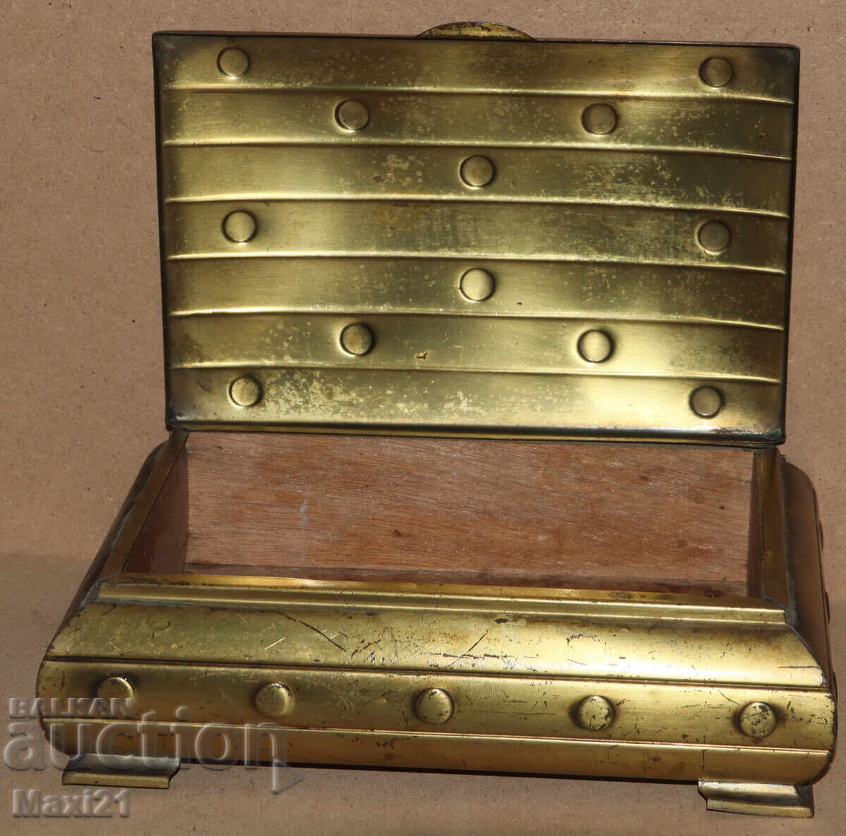 Доставка на Стара месингова кутия за пури