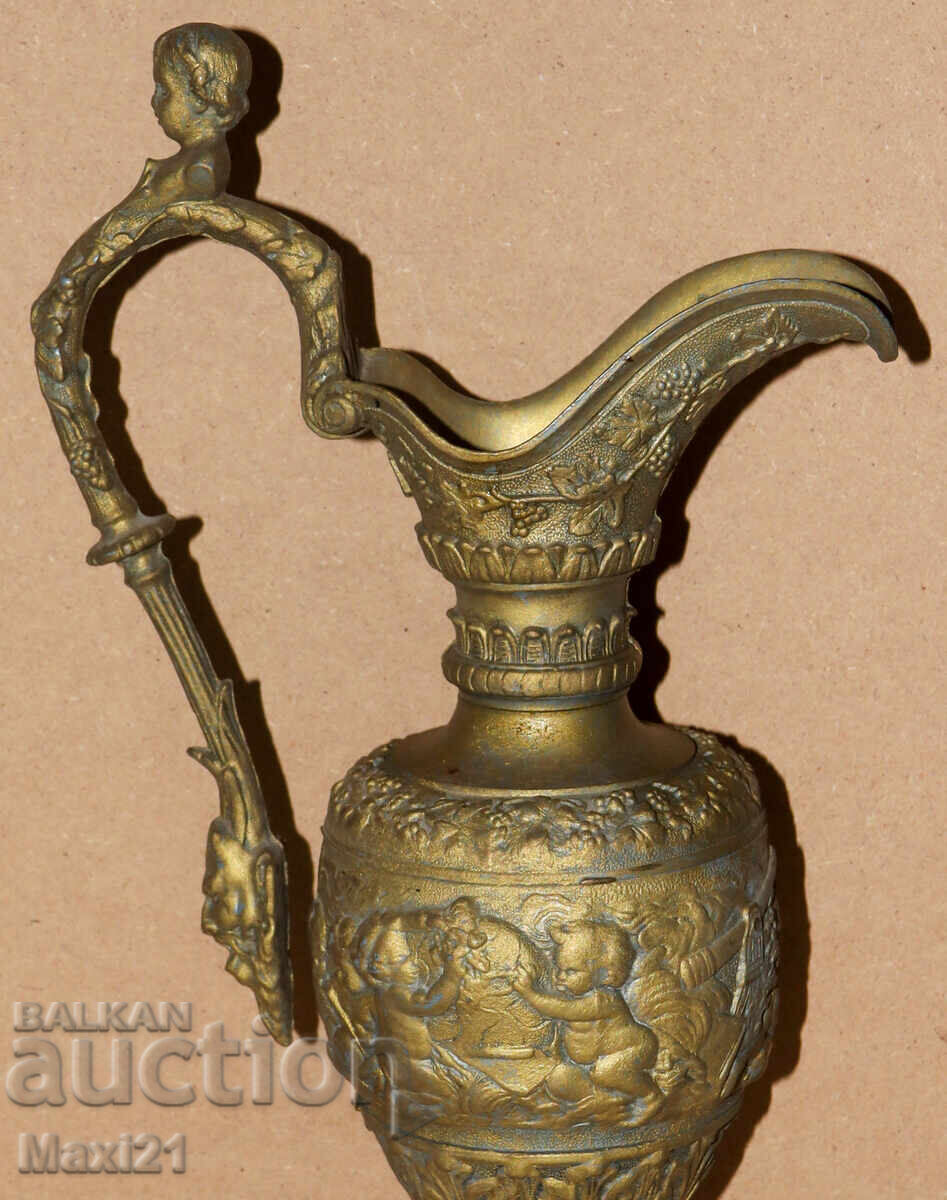 Licitație Cană decorativă metalică vintage Licitație Cană decorativă metalică vintage