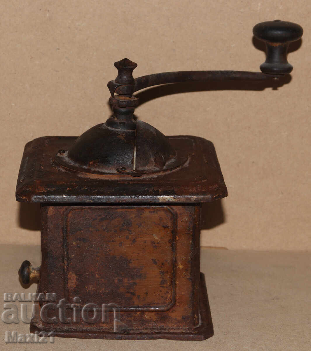 Auction  Antique hand-crank metal coffee grinder