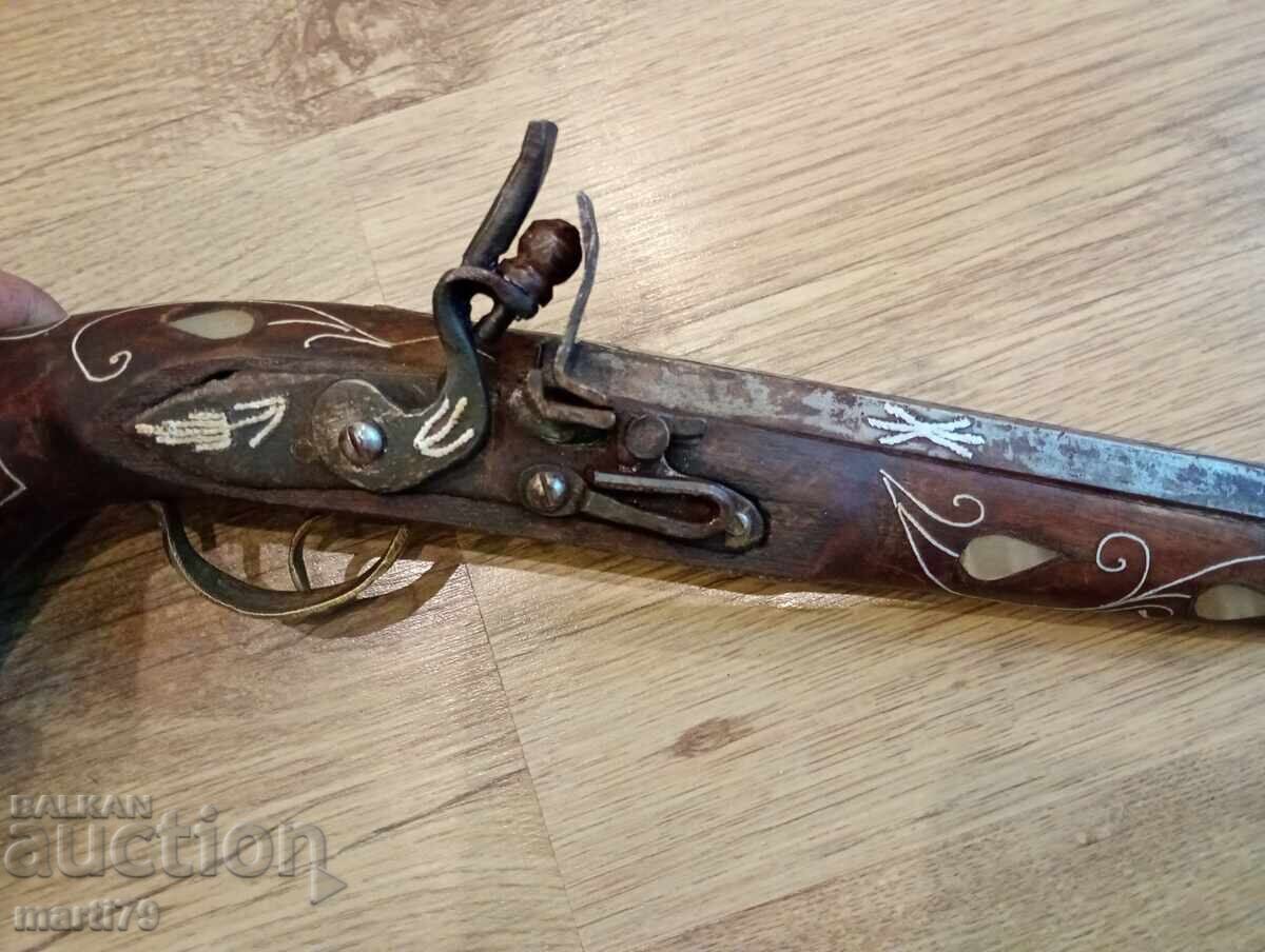 Auction Flint pishtov Auction Flint pishtov