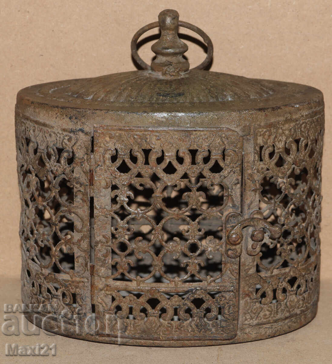 Felinar vechi din fier forjat manual pentru lumânare