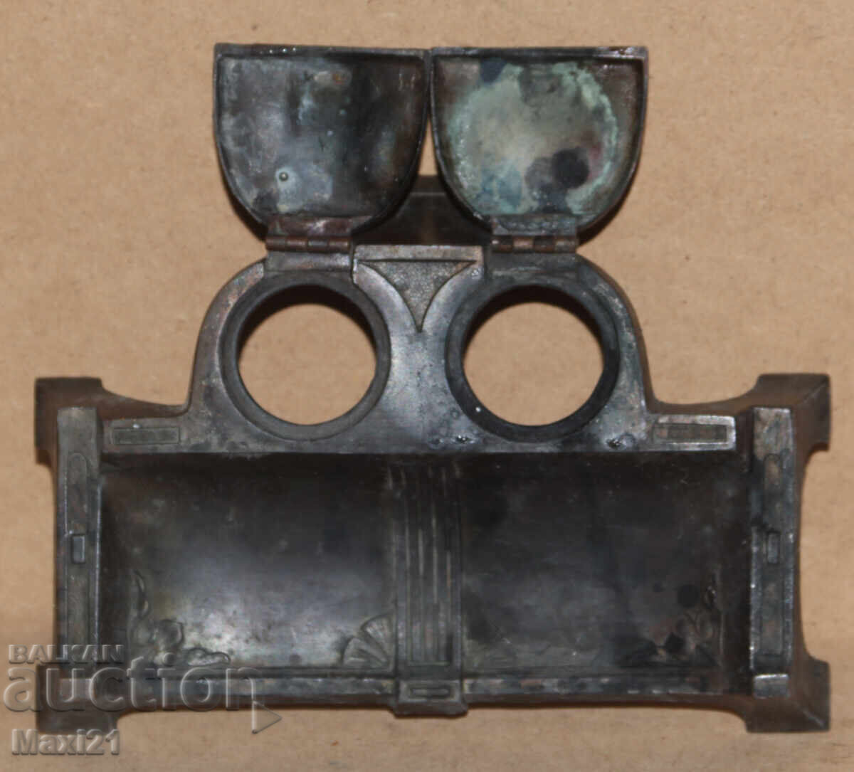 Delivery of Antique bronze inkwell Delivery of Antique bronze inkwell